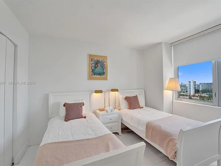 2600 E Hallandale Beach Blvd #T1902 — Photo 30