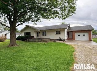 375 S Elm St, Hull, IL 62343