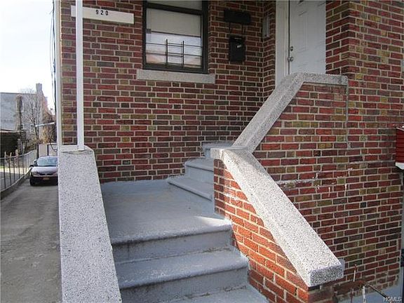 3rd image of 920 E 220th St