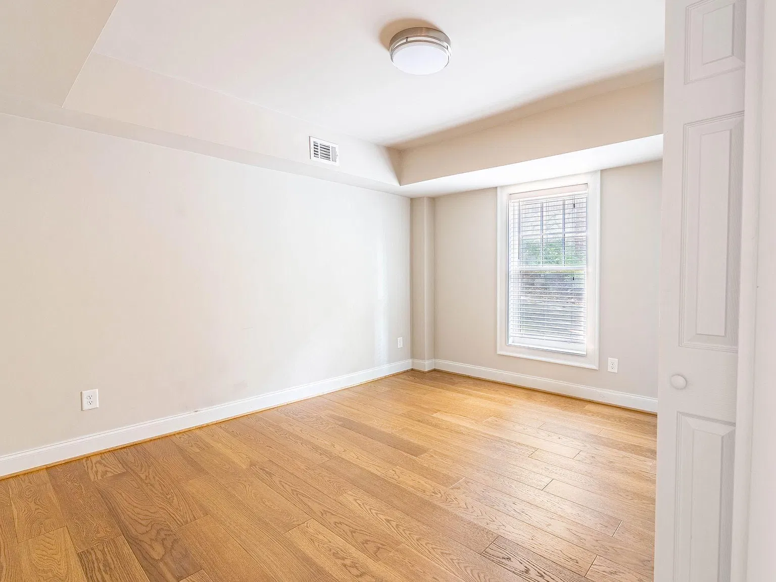 2 bed, 1600 sqft, $2,600 — Photo 2