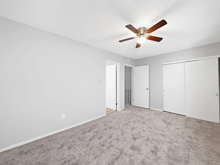 Wetherburne Square Townhomes — Photo 28