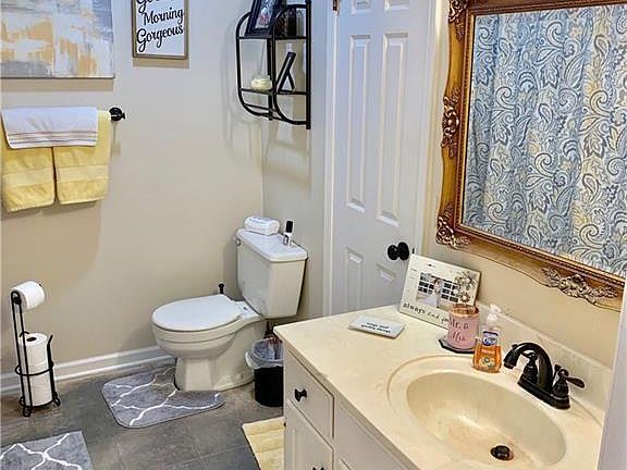 5th image of 1022 Fairfax Dr