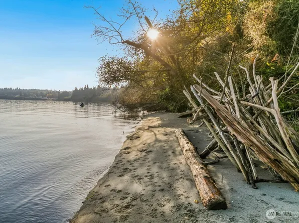 3984 NE Twin Spits Road, Hansville, WA 98340