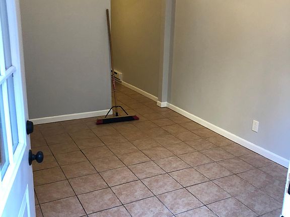 3rd image of 994 McLean Ave #1