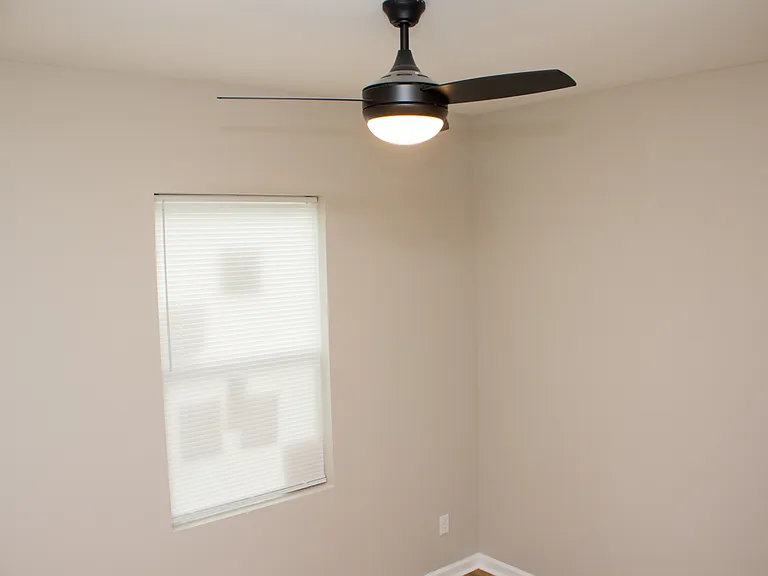 2109 Singleton St — Photo 10