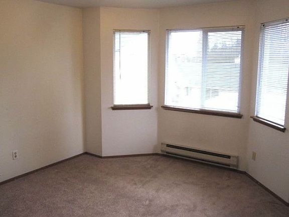4th image of 1002 10th St NE APT 9