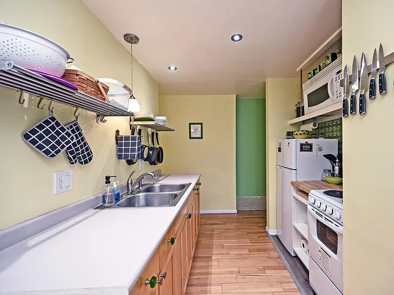 118 E Liberty St #B — Photo 11