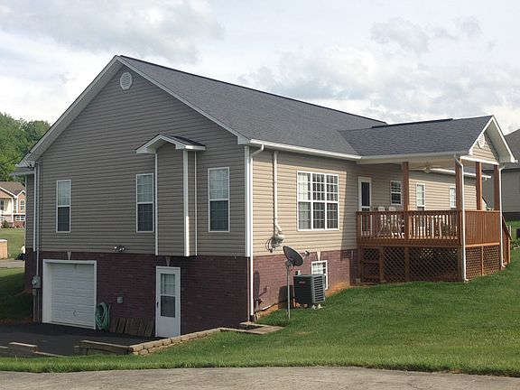 2nd image of 255 Oriole Ln