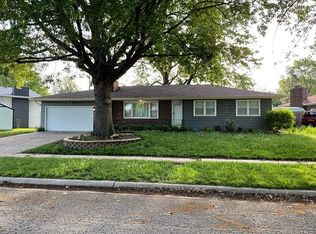 1912 SW Navajo Ln, Topeka, KS 66604
