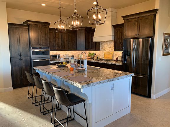 kitchen and breakfast bar