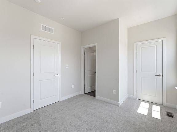 5th image of 16130 Hyde Park Pl