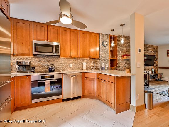 4th image of 71 Hunter Drive #M-4