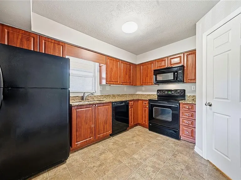 117 Brittany Ct — Photo 12