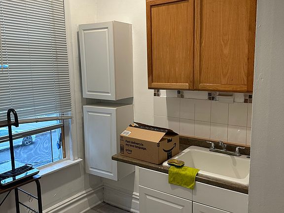 4th image of 1151 Saint Lawrence Ave #2B