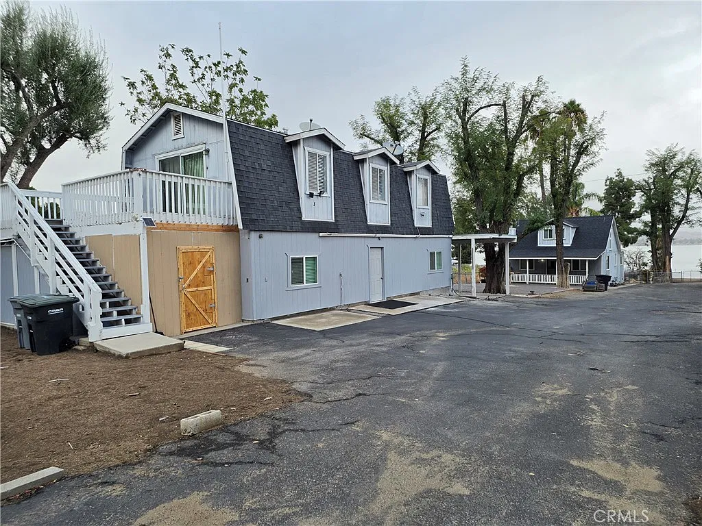 2 bed, 1.5 bath, 1940 sqft, $2,600 — Photo 1