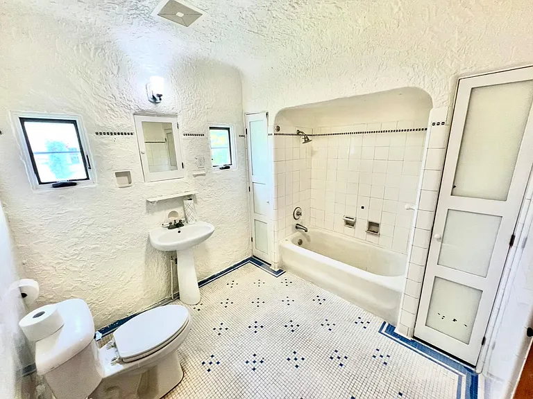302 Fordham Dr — Photo 21