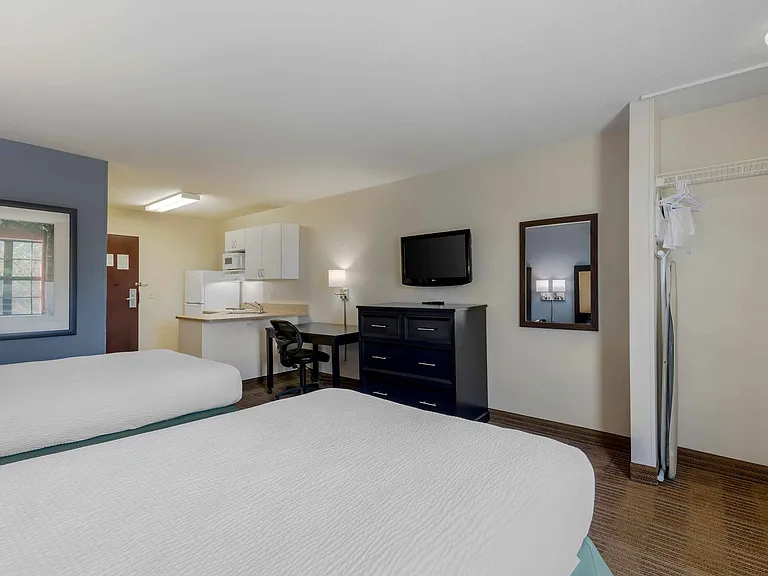 Studio Suite - 2 Full Beds