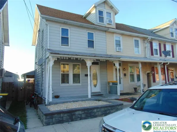21 W Smith St, Topton, PA 19562