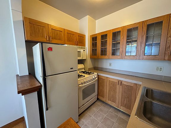 5th image of 1418 Central Ave APT 19