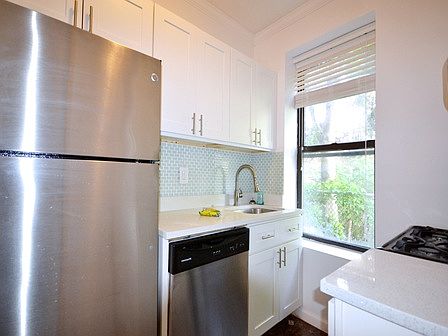 4th image of 215 13th St
