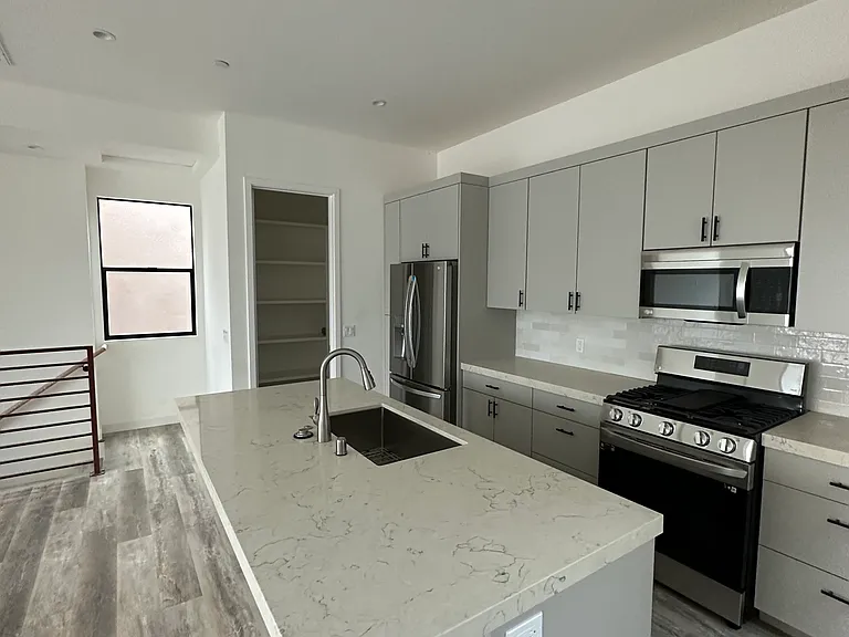 256 B Ave — Photo 22