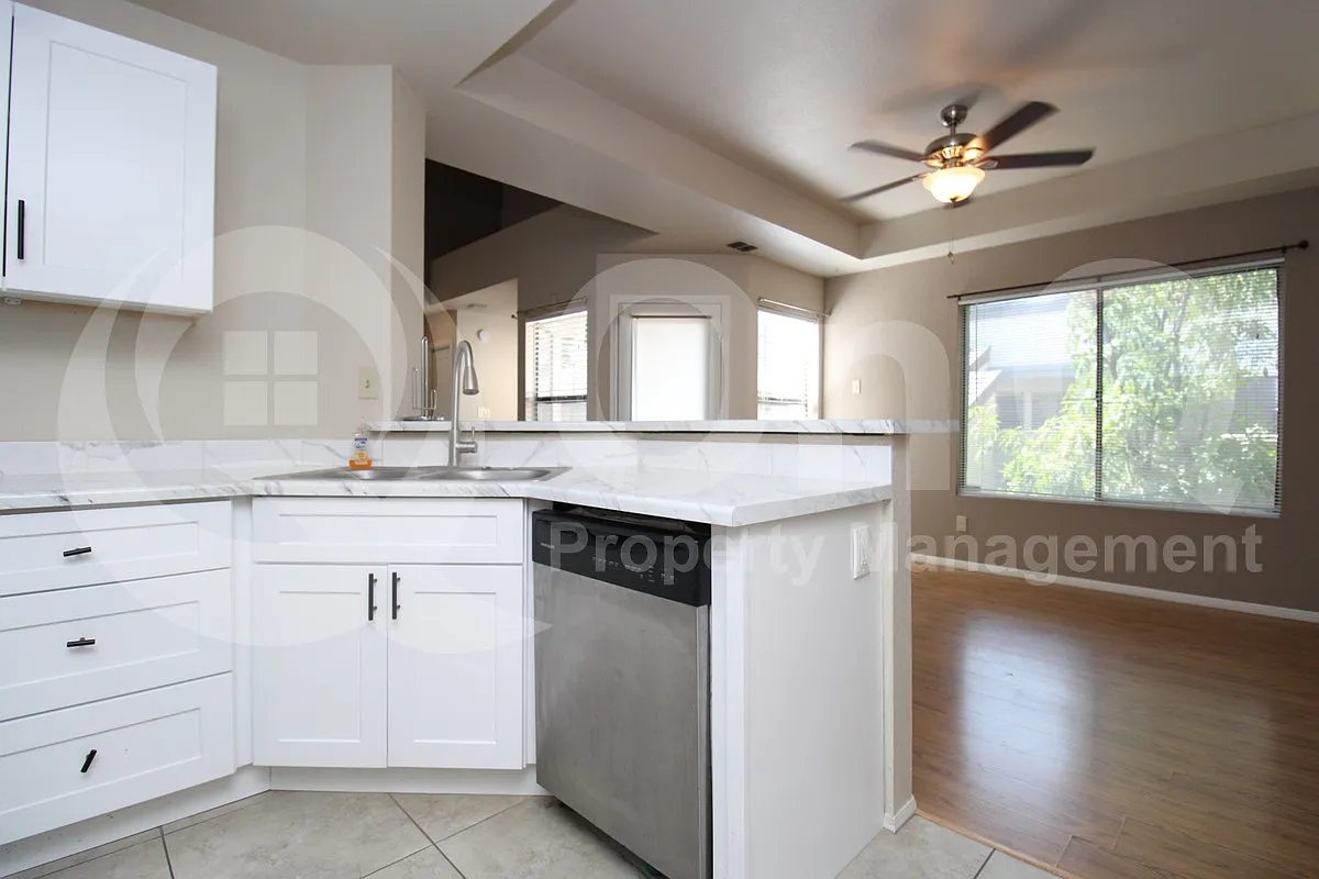 2 bed, 2.0 bath, 1026 sqft, $1,799 — Photo 3