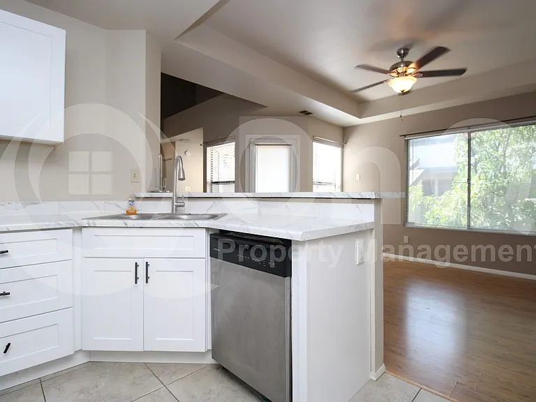 4201 N 20th St #227 — Photo 3