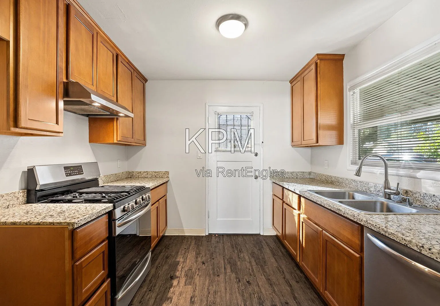 2 bed, 1.0 bath, 902 sqft, $1,650 — Photo 3