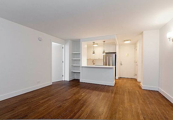 4th image of 330 E 39th St APT 16R