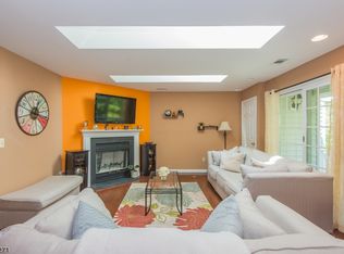 2 Owl Ct, Three Bridges, NJ 08887