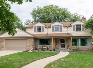 10661 W Grantosa Dr, Wauwatosa, WI 53222