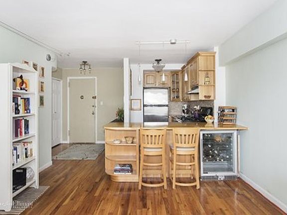 2nd image of 495 E 7th St APT 4N