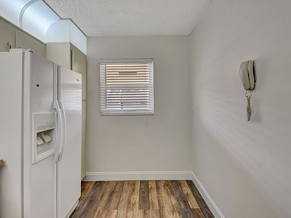 5th image of 2845 SW 22nd Ave #205