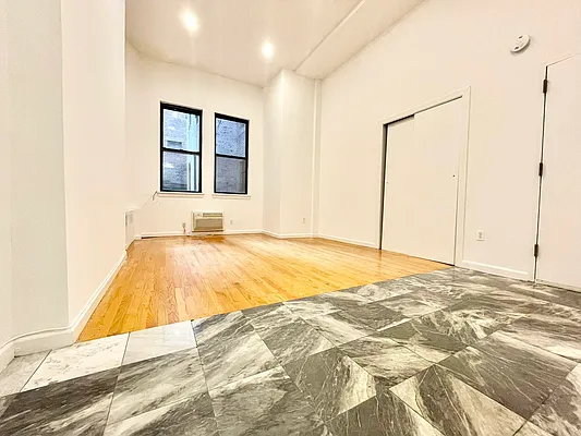 Rented by HOLTON REAL ESTATE INC. | media 12