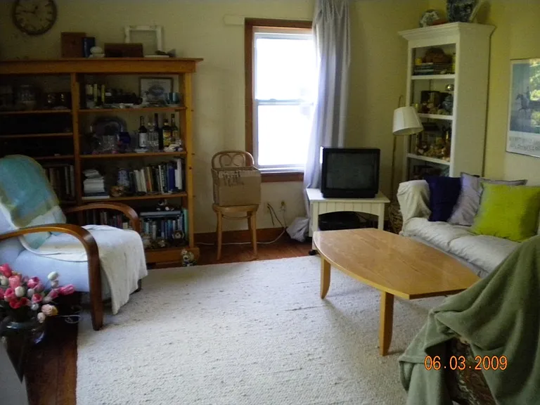 LIVING - DIFFERENT Tenant