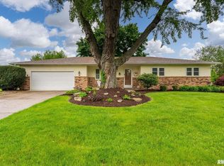 17211 Cedar Rd, East Moline, IL 61244