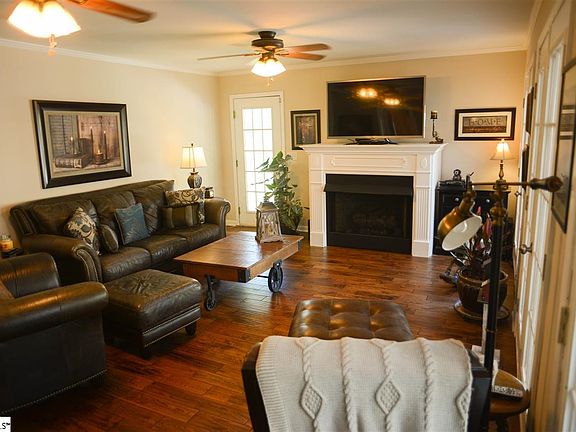 5th image of 176 Glenwood Ln