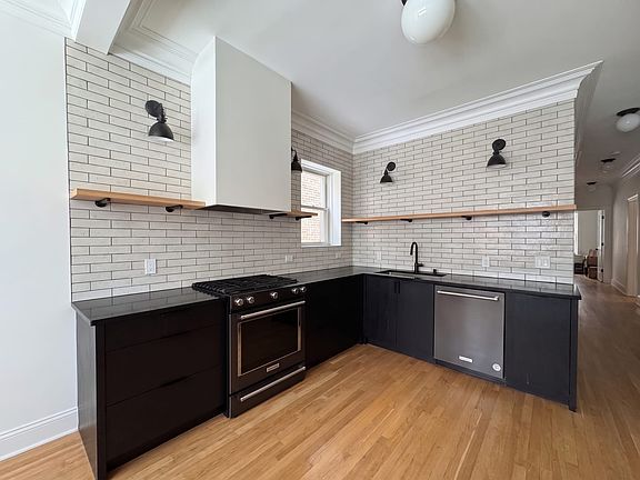 5th image of 834-836 W Waveland Ave #1F