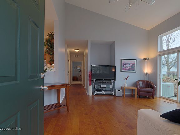 2nd image of 930 Hill Ave