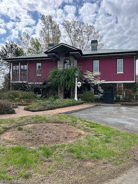 1st image of 720 W Main St