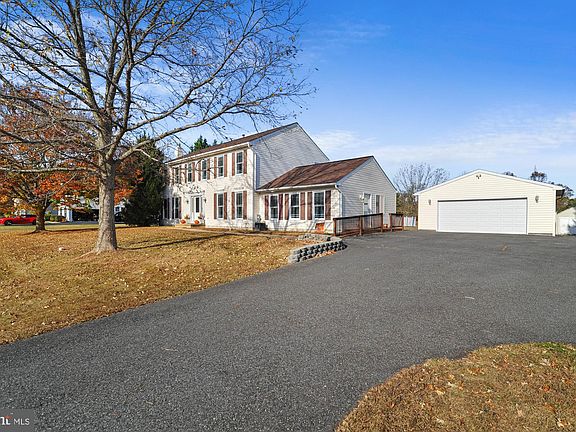2nd image of 102 Dawn Dr