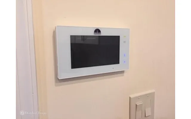 Rented by Douglas Elliman | media 23