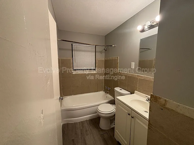 4268 Glenbrook St — Photo 13