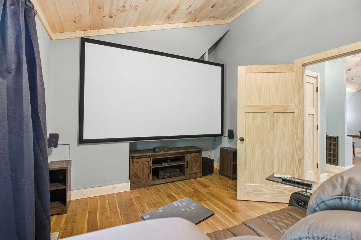 3 bed, 4.0 bath, 2152 sqft, $4,966 — Photo 4