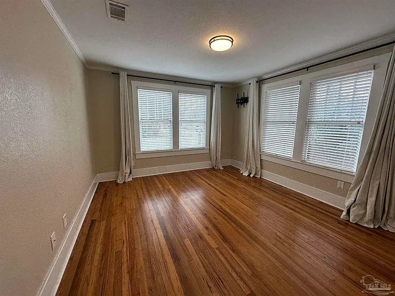 119 N J St — Photo 13