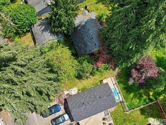 2nd image of 1209 Pioneer Avenue NE