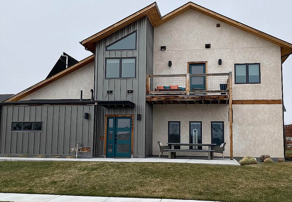 1st image of 2489 Andalusian Ave