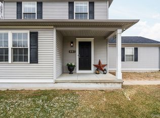 990 Waters Edge Ln, Fenton, MI 48430