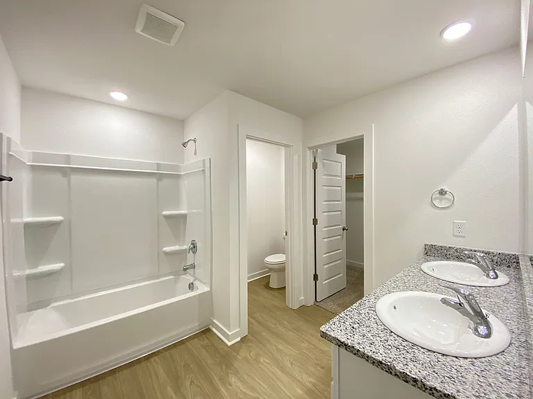 8404 Oxford Valley Dr — Photo 6