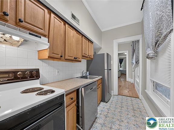 3rd image of 317 N 10th St